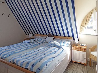 Schlafzimmer 3 mit 180er Bett.