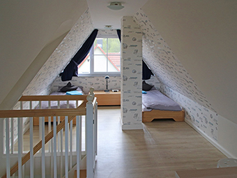 Schlafzimmer 4 mit verriegelbar Treppenschutztür.